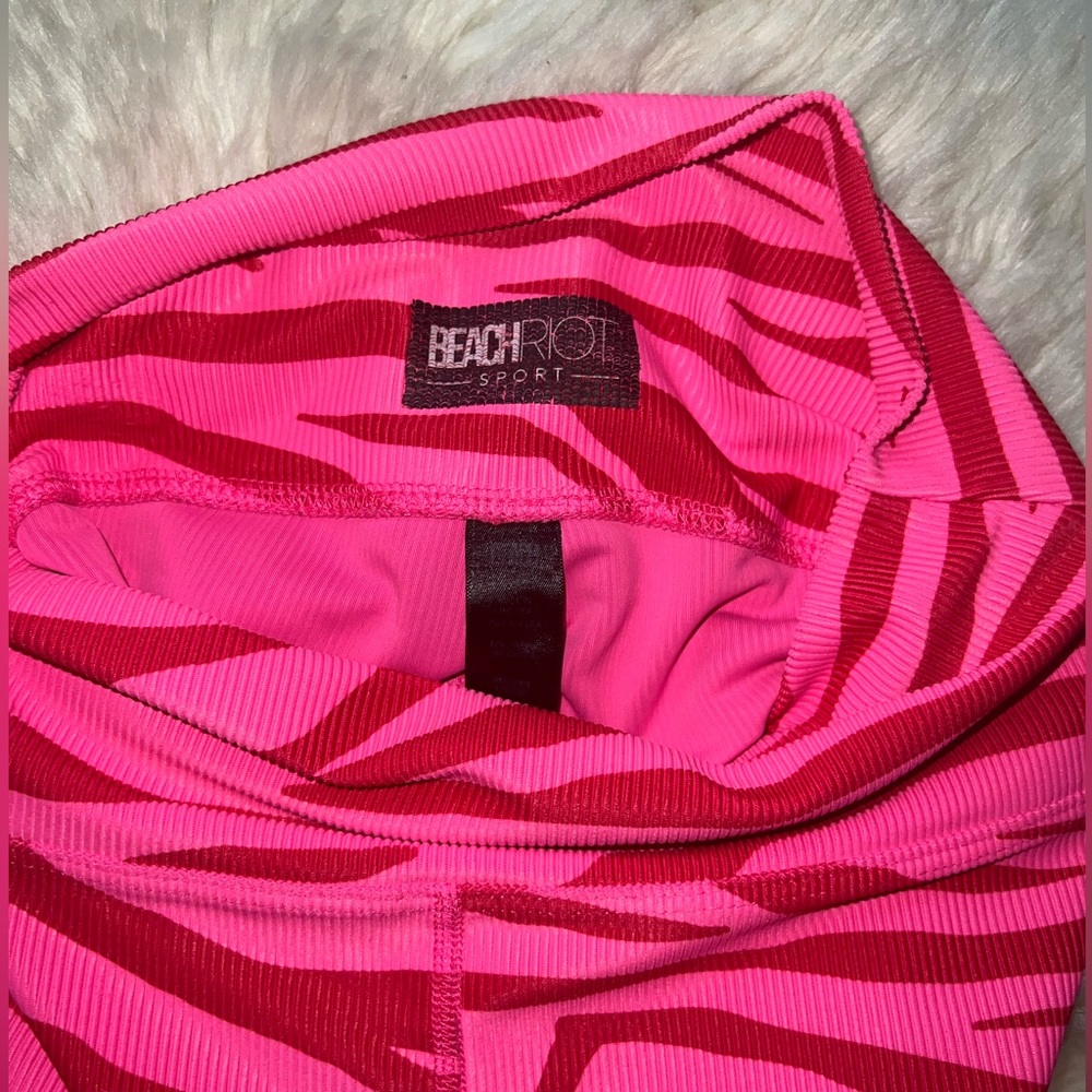 Beach Riot hot neon pink tiger stripes leggings size S
